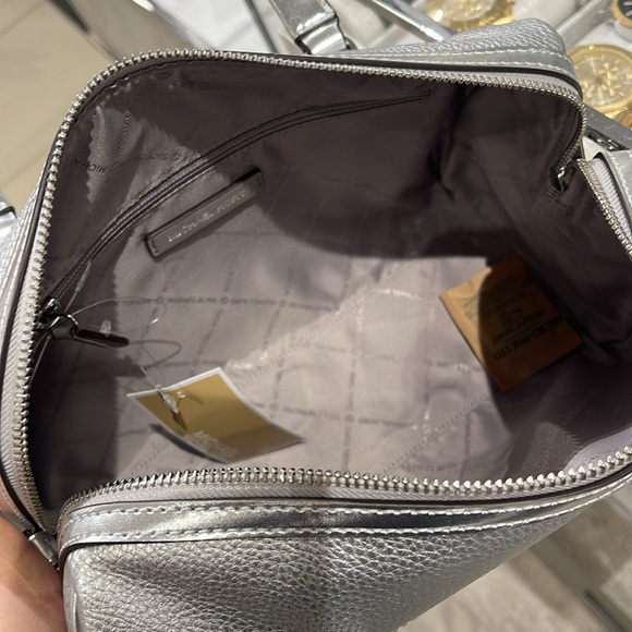 MICHAEL KORS JST MD DUFFLE TOP ZIP SATCHEL SHOULDER CROSSBODY BAG MK SILVER
PEBB - Picture 8 of 16